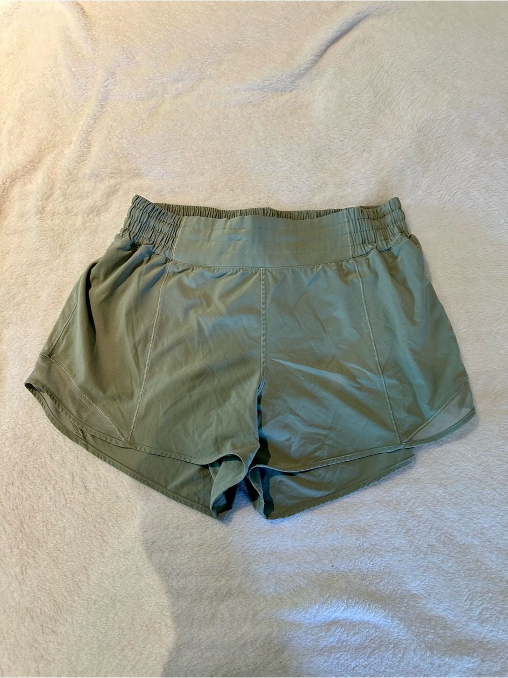 Lululemon- women’s size 10 -running shorts green